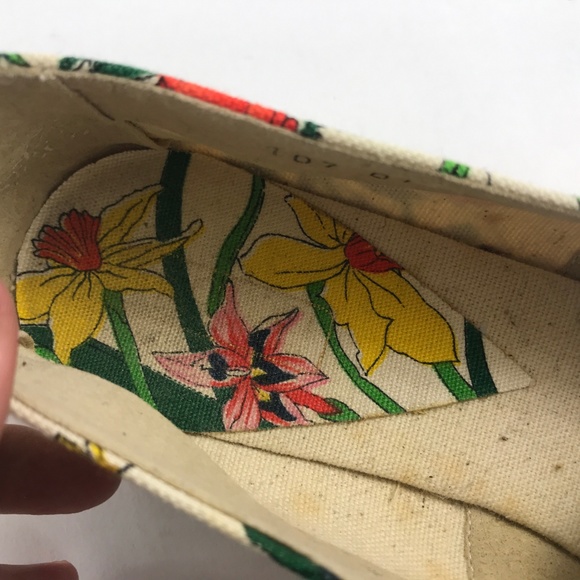 Vintage GUCCI White Floral Espadrilles Canvas Shoe - Picture 7 of 8